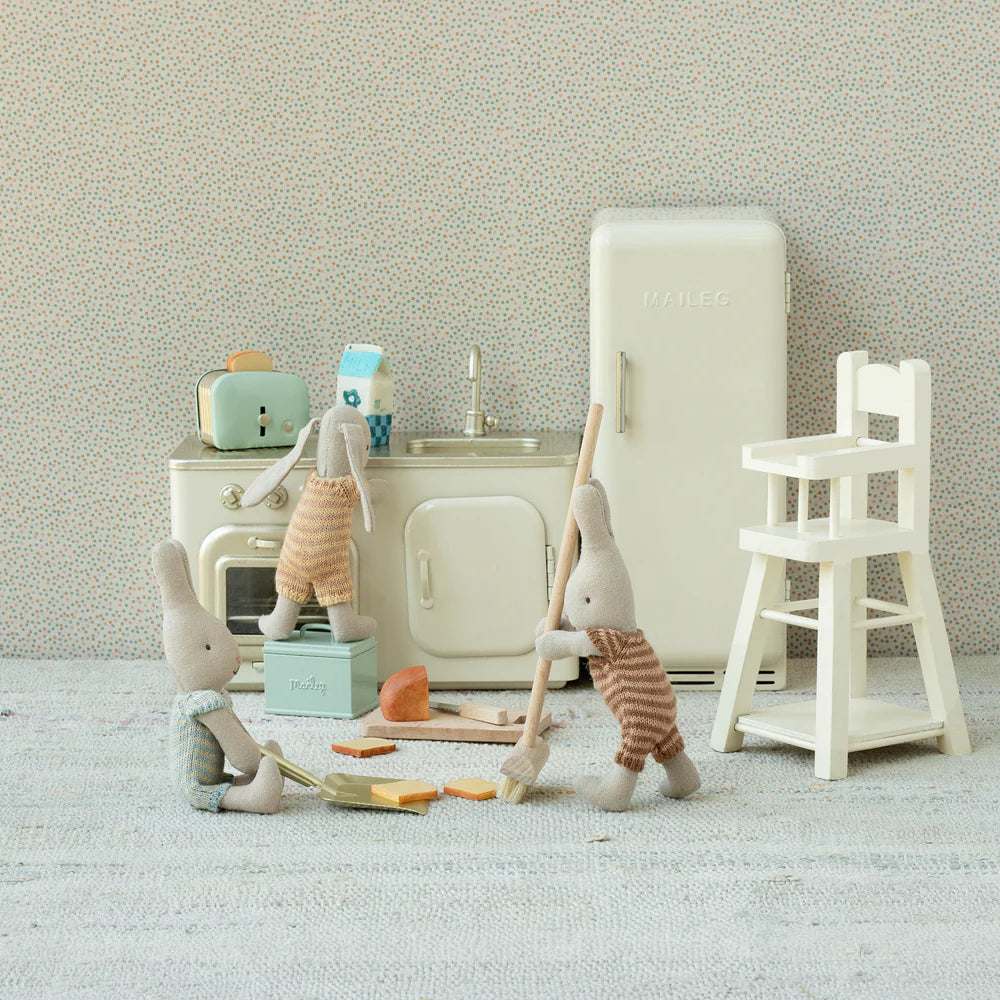 
                      
                        Bread Box with Utensils
                      
                    