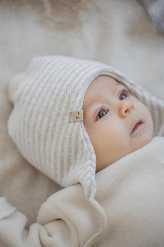 
                      
                        Carlota Pom-Pom Beanie
                      
                    